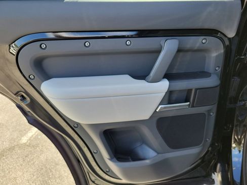 Used 2025 Land Rover Defender 130 S image 9