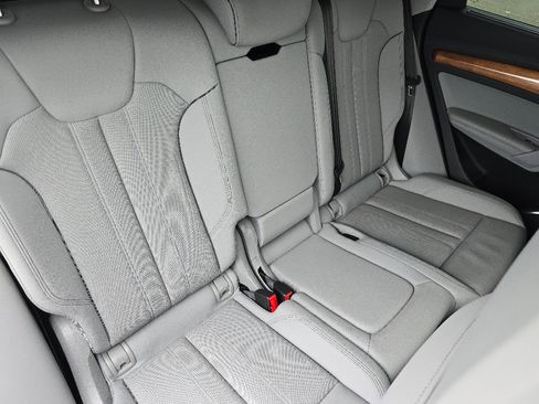 Used 2021 Audi Q5 2.0T Premium Plus w/ Premium Plus Package AWD/4WD image 16