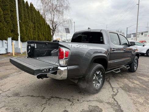 Certified 2022 Toyota Tacoma TRD Off-Road image 8