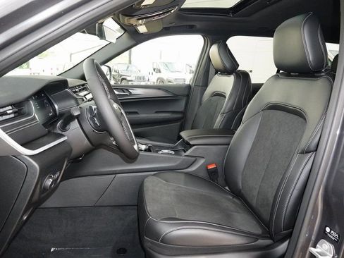 New 2025 Jeep Grand Cherokee Altitude RWD image 11