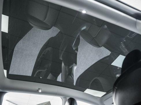 Used 2024 Tesla Model Y Long Range image 35