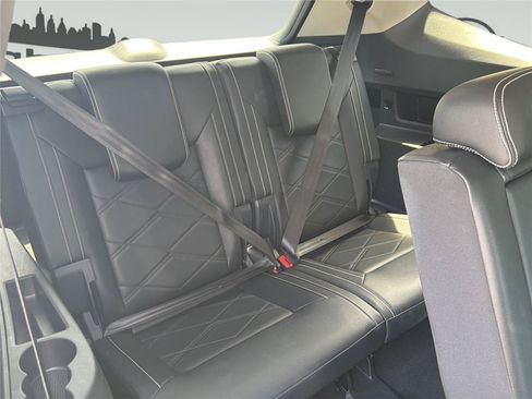Used 2025 Volkswagen Atlas SE AWD/4WD image 32