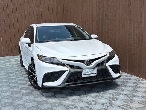 Used 2023 Toyota Camry SE w/ Convenience Package FWD image 9