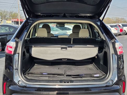 Used 2019 Ford Edge SEL image 18