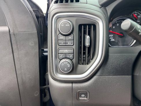 Used 2022 Chevrolet Silverado 1500 LT AWD/4WD image 16