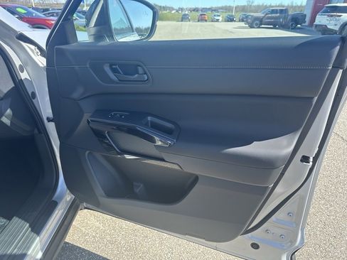 Certified 2025 Nissan Pathfinder S image 23