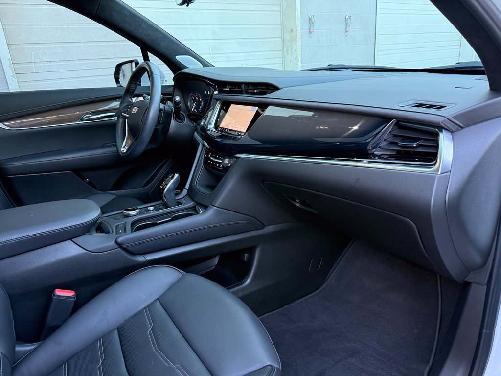 Used 2024 Cadillac XT6 Premium Luxury w/ Platinum Package AWD/4WD image 45