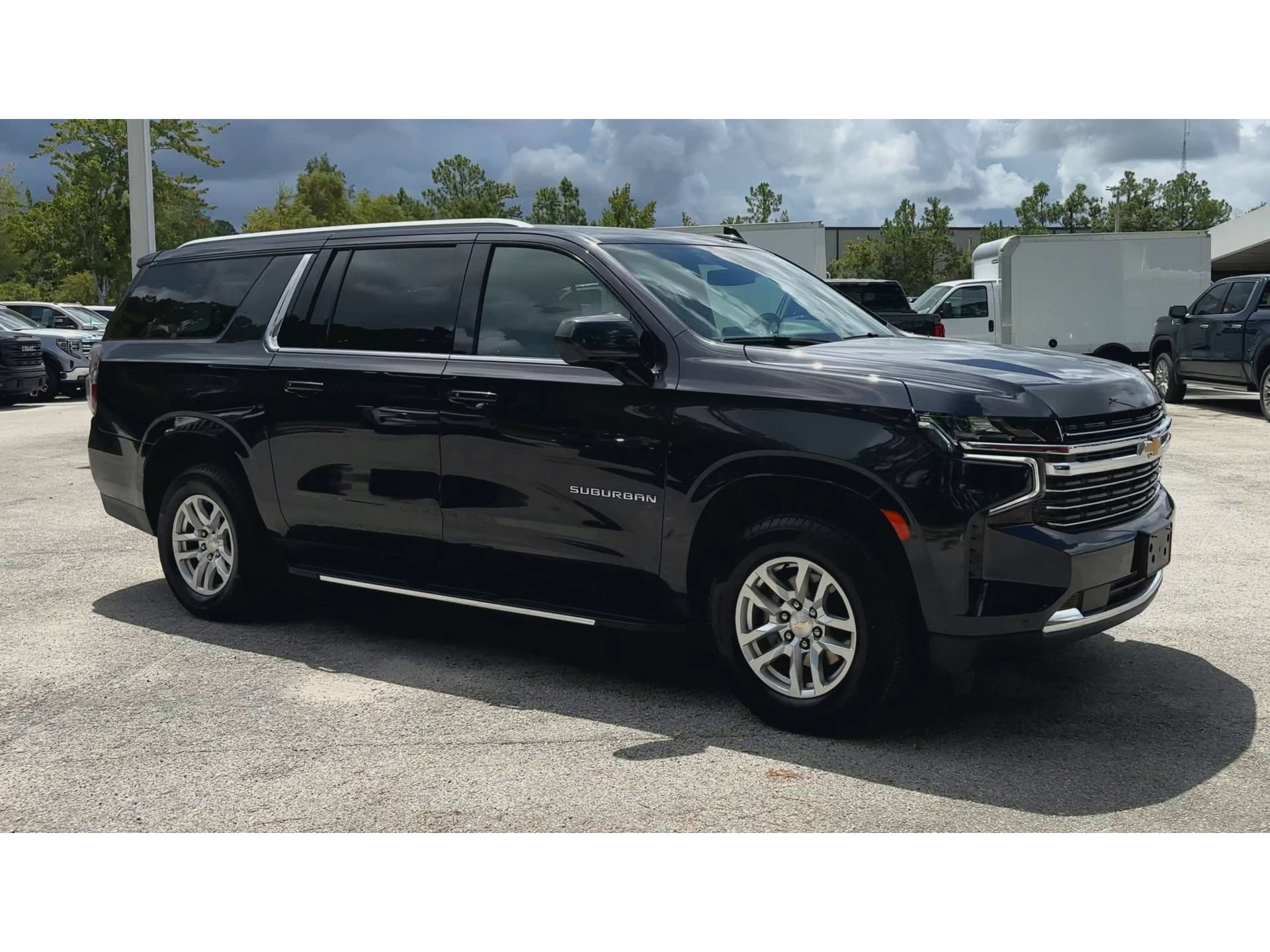 Certified 2024 Chevrolet Suburban LT AWD/4WD image 2