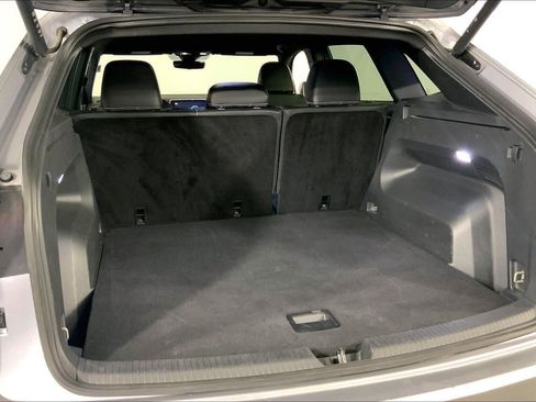 Used 2025 Volkswagen Atlas Cross Sport SE image 4