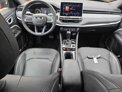 Used 2023 Jeep Compass Latitude AWD/4WD image 4