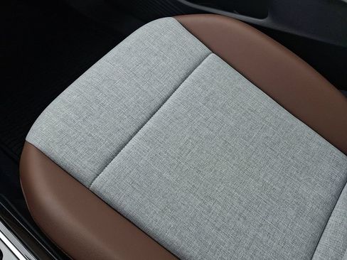 Certified 2025 Volkswagen ID.4 Pro RWD image 26