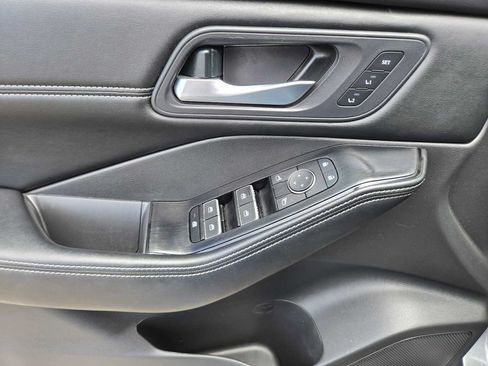 Used 2024 Nissan Rogue SL w/ SL Premium Package FWD image 23