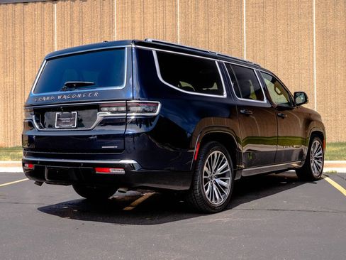 Used 2024 Jeep Grand Wagoneer L Series III AWD/4WD image 9
