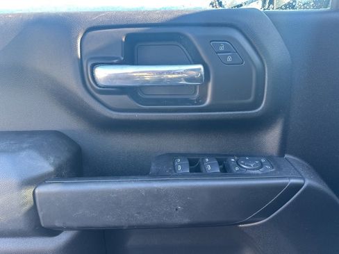 Used 2025 Chevrolet Silverado 2500 Custom w/ Custom Value Package image 10