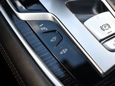 Used 2017 BMW 750i xDrive image 43