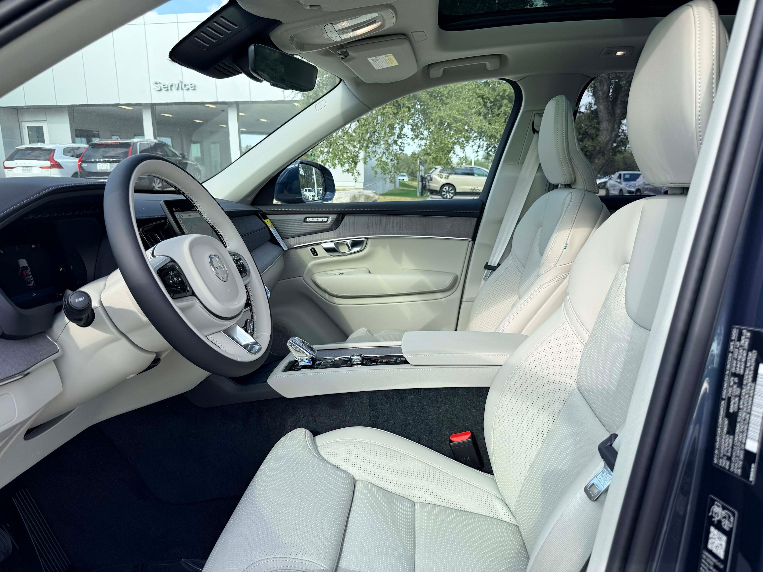 New 2026 Volvo XC90 B6 Ultra w/ Protection Package AWD/4WD image 13