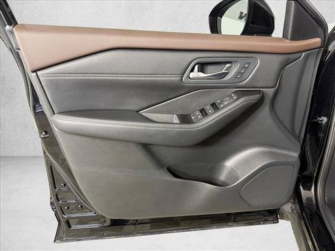 Used 2023 Nissan Rogue SL FWD image 11