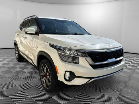 Used 2023 Kia Seltos SX w/ SX Sunroof Package AWD/4WD image 3