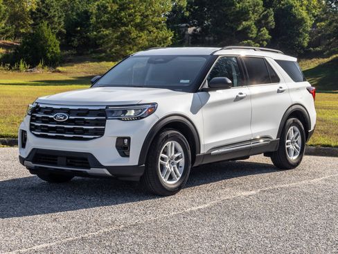 New 2025 Ford Explorer Active w/ Active Comfort Package image 3