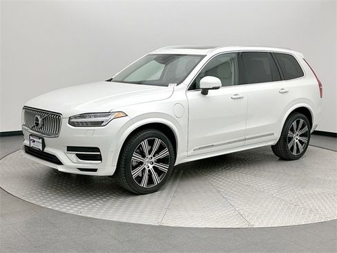 Used 2021 Volvo XC90 T8 Inscription w/ Lounge Package image 1
