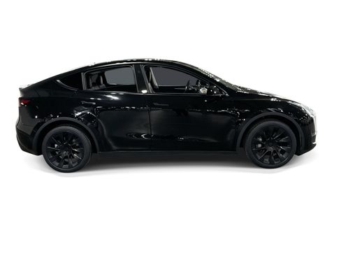 Certified 2023 Tesla Model Y Long Range AWD/4WD image 7