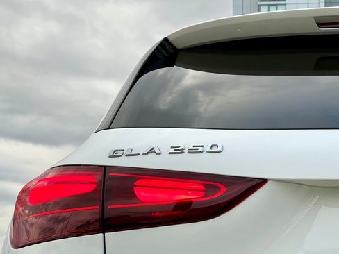 Certified 2025 Mercedes-Benz GLA 250 4MATIC image 8