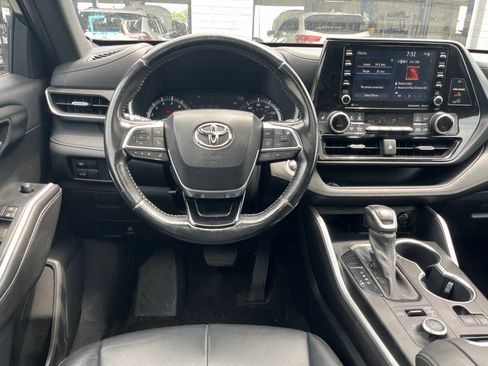 Used 2021 Toyota Highlander XSE AWD/4WD image 26