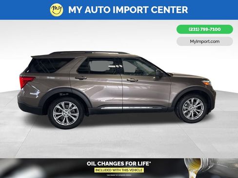 Used 2021 Ford Explorer XLT w/ Equipment Group 202A image 8