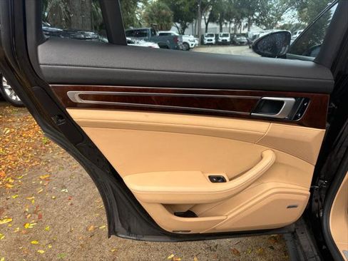 Used 2018 Porsche Panamera 4 image 17