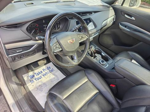 Used 2020 Cadillac XT4 Premium Luxury w/ Cold Weather Package image 11