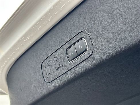 Used 2022 Lincoln Aviator Reserve w/ Equipment Group 201A image 9