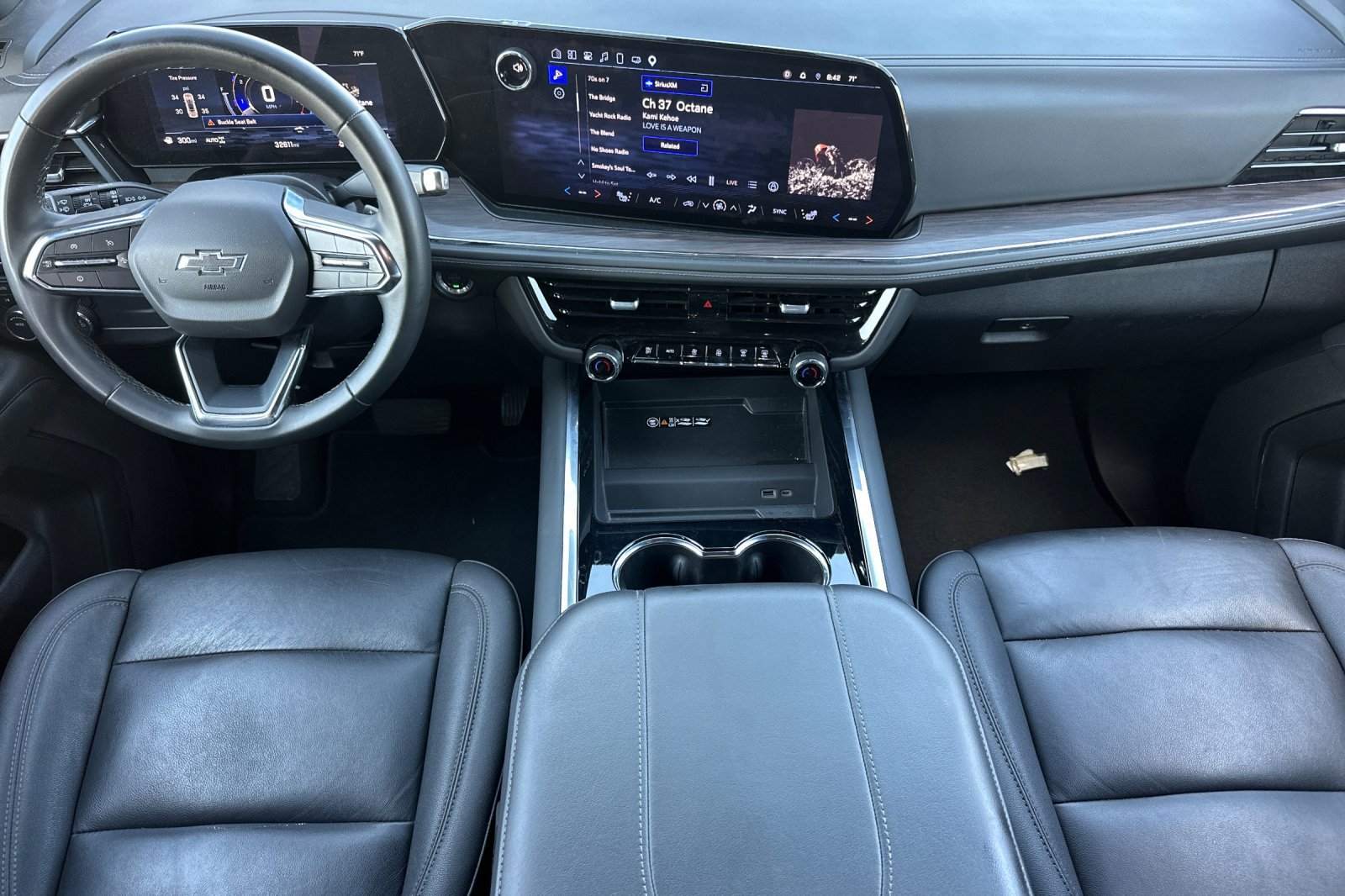 Used 2025 Chevrolet Suburban Z71 AWD/4WD image 15