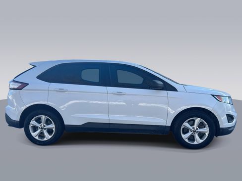 Used 2016 Ford Edge SE image 2