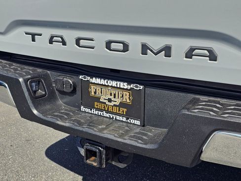 Used 2019 Toyota Tacoma TRD Off-Road AWD/4WD image 14
