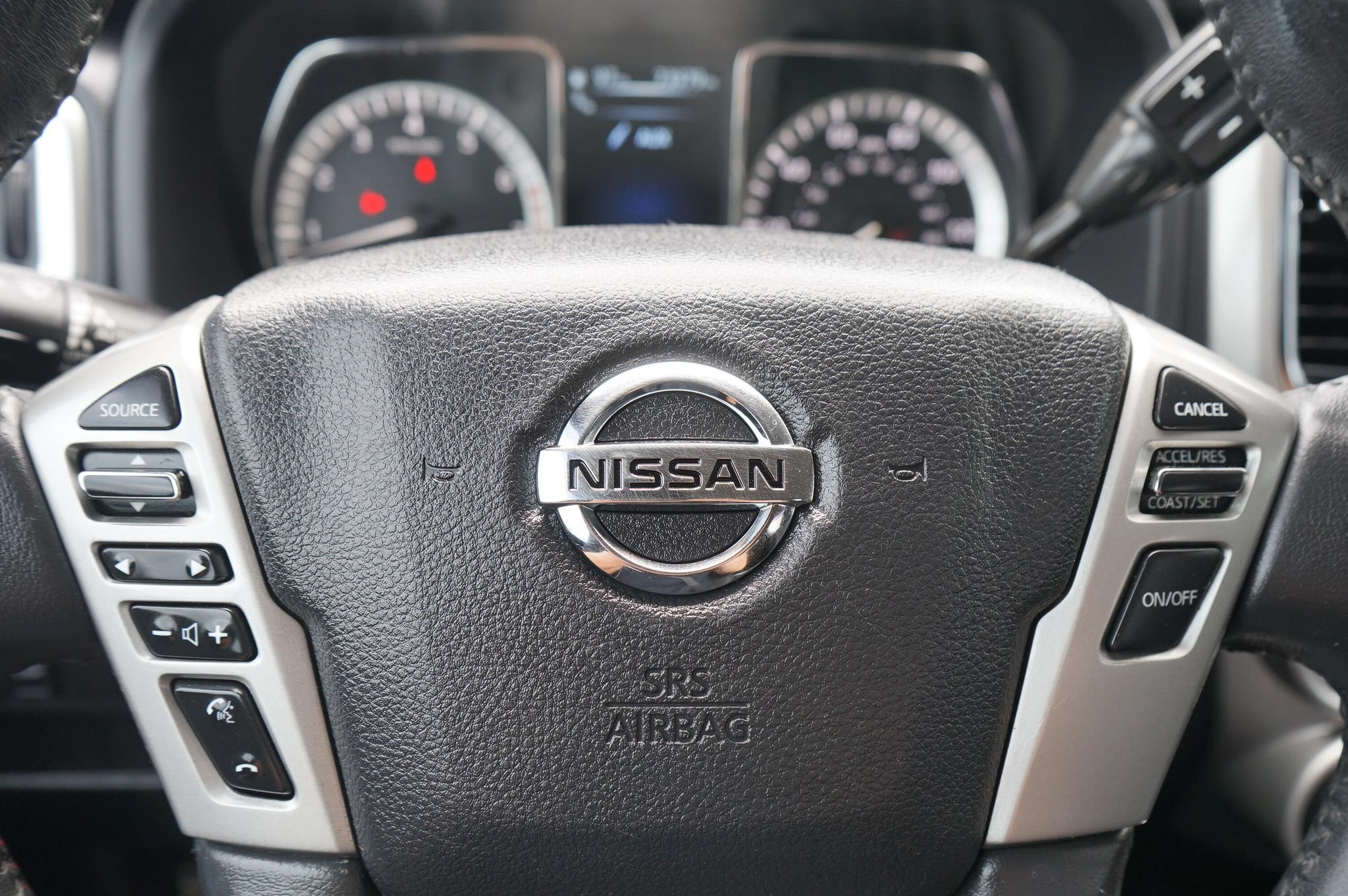 Used 2017 Nissan Titan SV AWD/4WD image 26