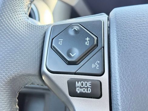 Used 2018 Toyota Tacoma Limited image 29