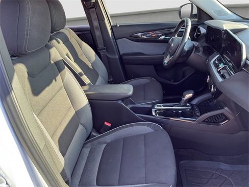 Used 2024 Chevrolet TrailBlazer LT w/ LT Cold Weather Package image 17