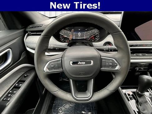 Used 2024 Jeep Compass Latitude image 8