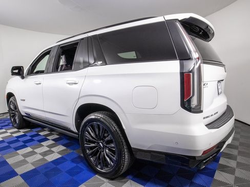 Used 2023 Cadillac Escalade V w/ LPO, ONYX Package image 7