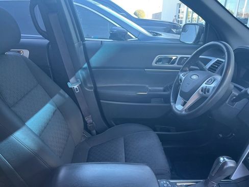 Used 2015 Ford Explorer XLT w/ Equipment Group 201B image 4
