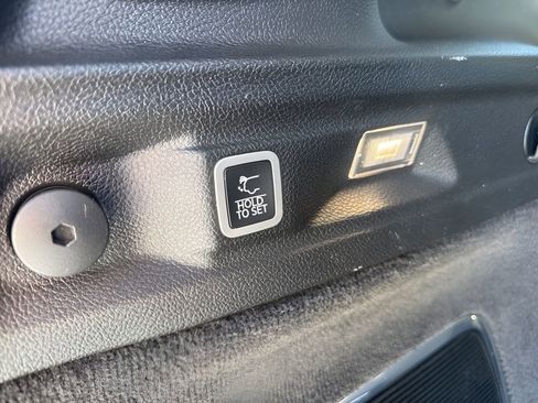 Used 2021 Jeep Grand Cherokee L Overland w/ Luxury Tech Group IV image 32