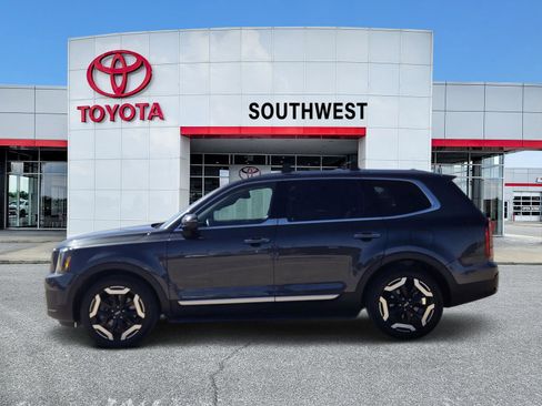 Used 2024 Kia Telluride S w/ S Sunroof Package image 3