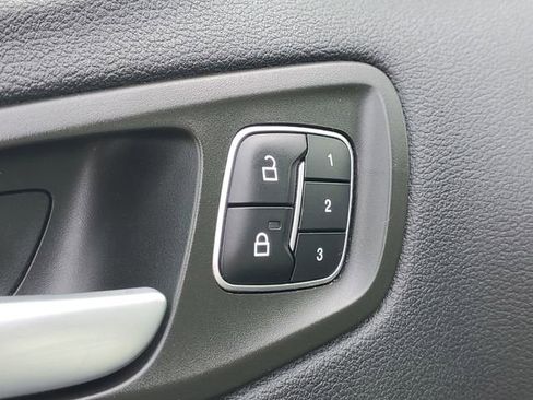 Used 2018 Ford Escape Titanium image 11