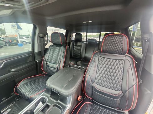 Used 2024 Chevrolet Silverado 1500 LT Trail Boss w/ Convenience Package II AWD/4WD image 18