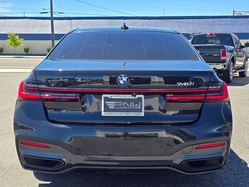 Used 2020 BMW 740i w/ M Sport Package RWD image 7
