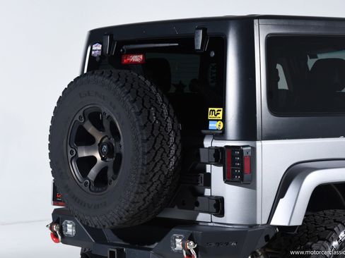 Used 2016 Jeep Wrangler Sahara AWD/4WD image 19