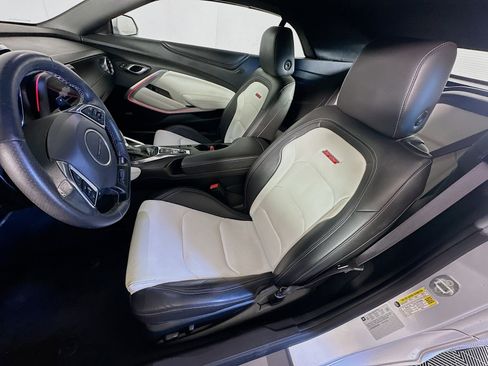 Used 2017 Chevrolet Camaro SS RWD image 13