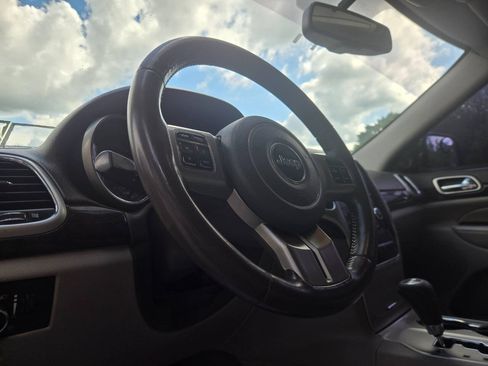 Used 2012 Jeep Grand Cherokee Laredo w/ Laredo E Group AWD/4WD image 20