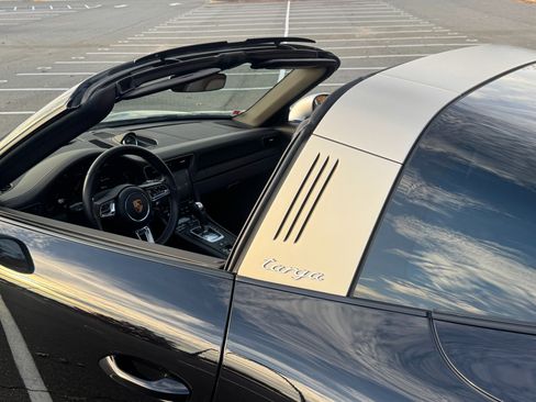 Used 2019 Porsche 911 image 24