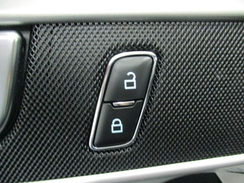 Used 2023 Ford Explorer XLT w/ Equipment Group 202A AWD/4WD image 20